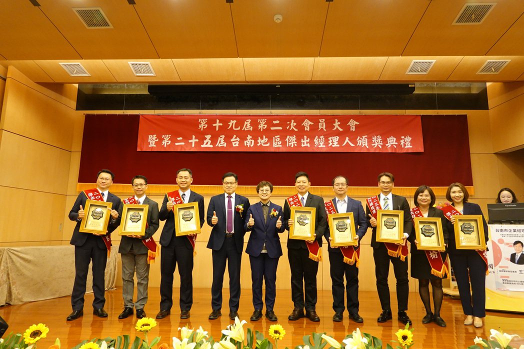 賀！生展翁雅琪經理榮獲第25屆「台南地區傑出經理人」